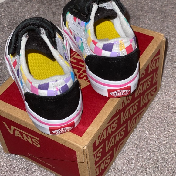 Vans - Picture 3 of 4